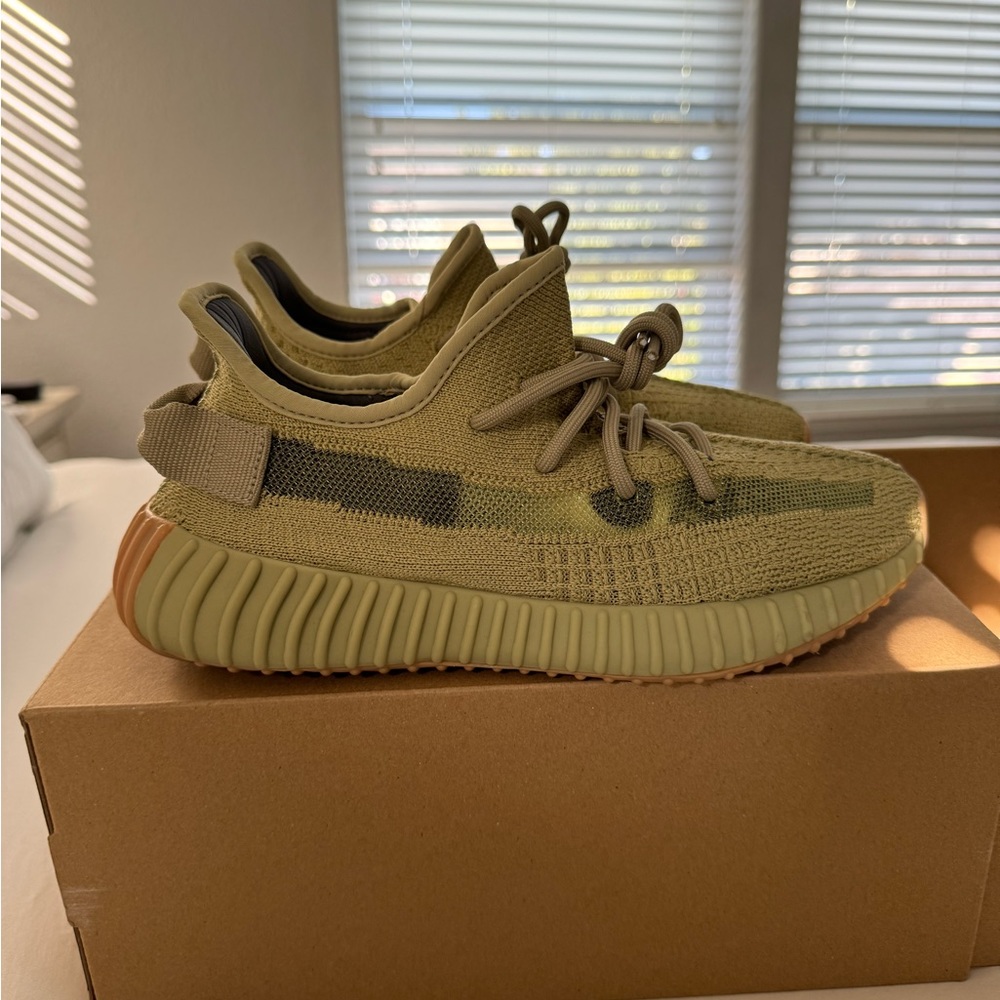 Yeezy Boost 350 V2 in Sulfer